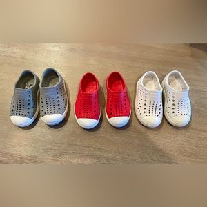 C6 - Three pairs of Natives- grey, red & white
